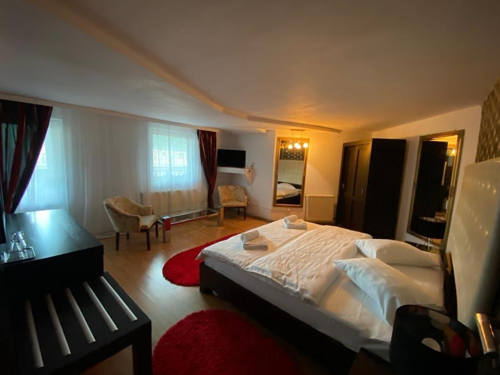 Pensiunea El Plazza Băile Herculane Extérieur photo