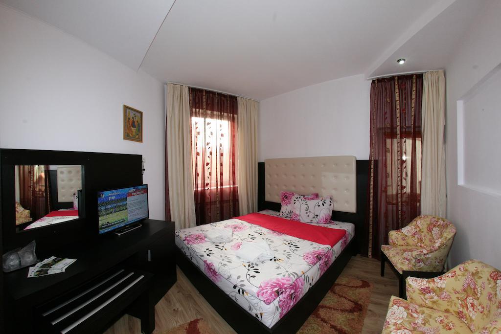 Pensiunea El Plazza Băile Herculane Chambre photo