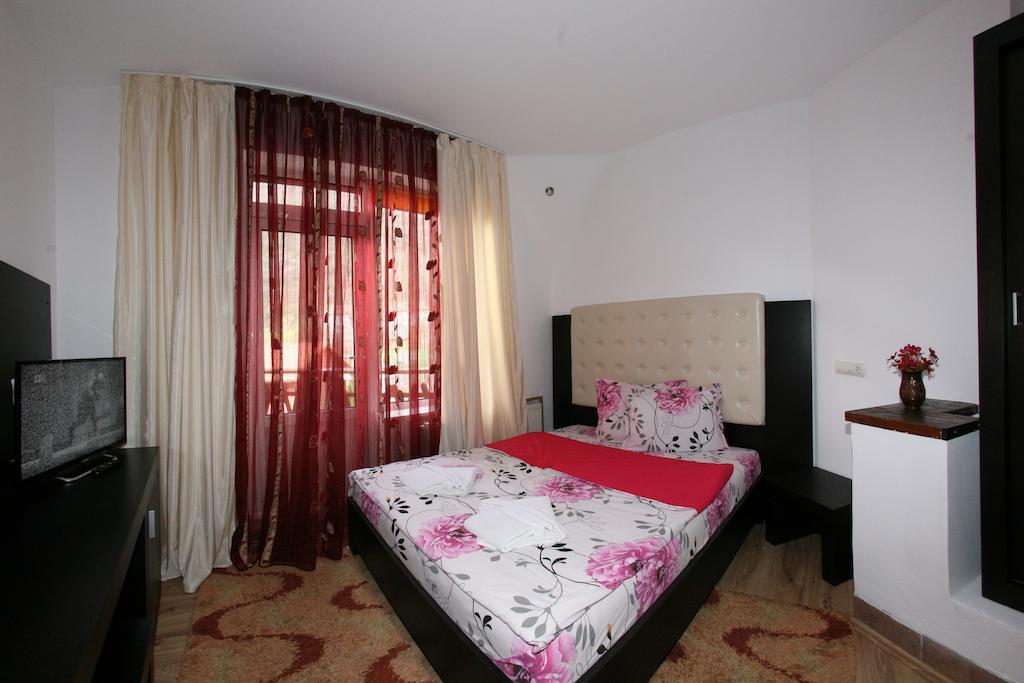 Pensiunea El Plazza Băile Herculane Chambre photo