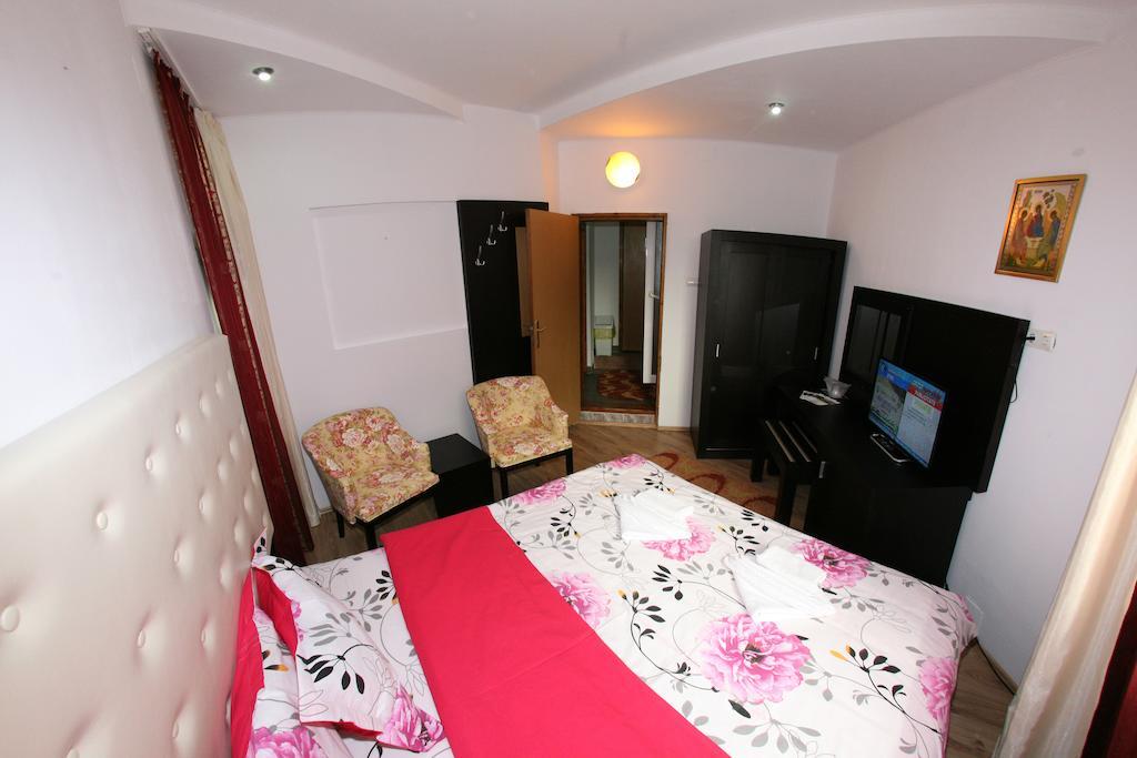 Pensiunea El Plazza Băile Herculane Extérieur photo