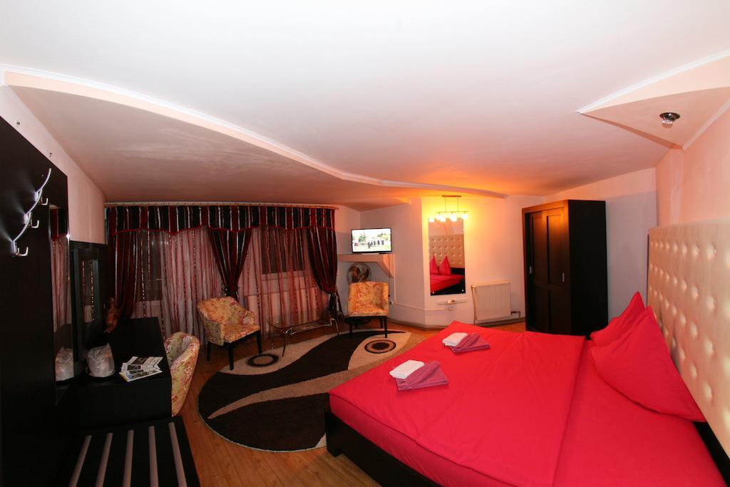 Pensiunea El Plazza Băile Herculane Chambre photo