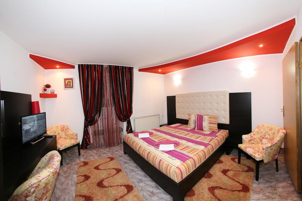 Pensiunea El Plazza Băile Herculane Chambre photo