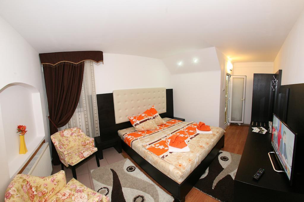 Pensiunea El Plazza Băile Herculane Chambre photo