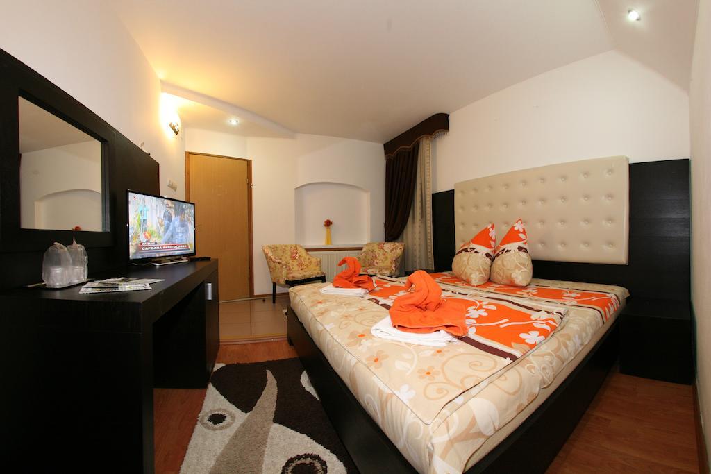 Pensiunea El Plazza Băile Herculane Chambre photo