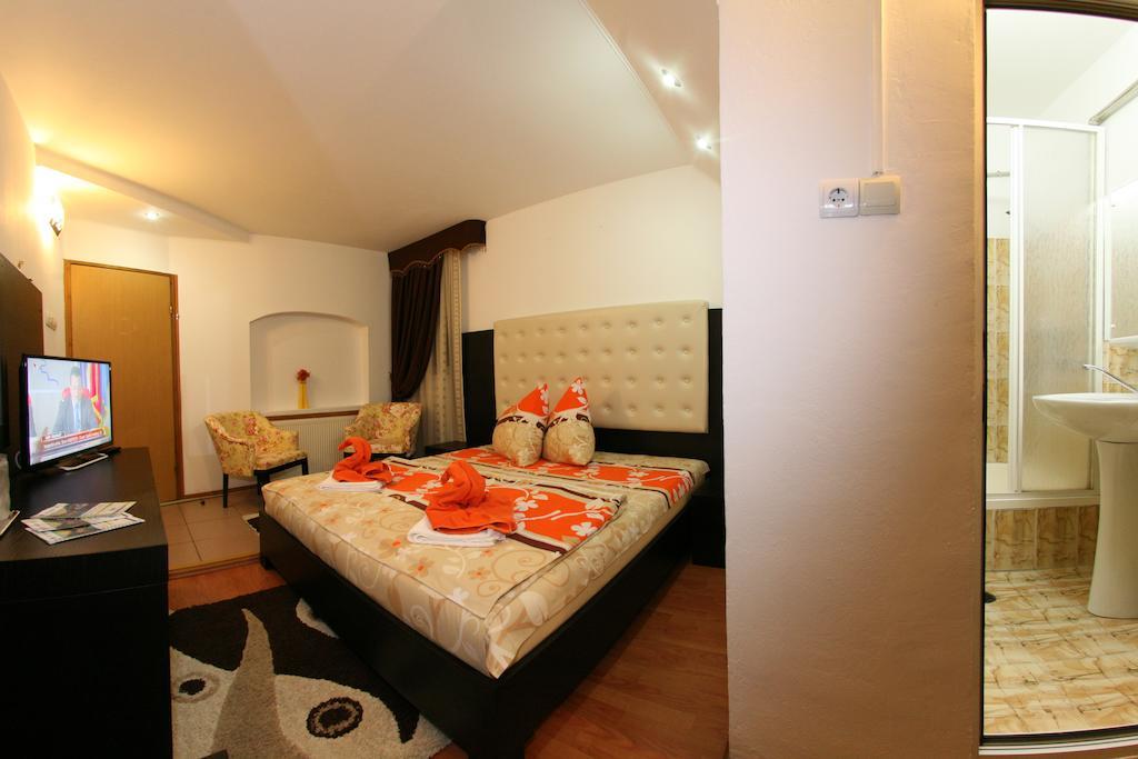 Pensiunea El Plazza Băile Herculane Extérieur photo